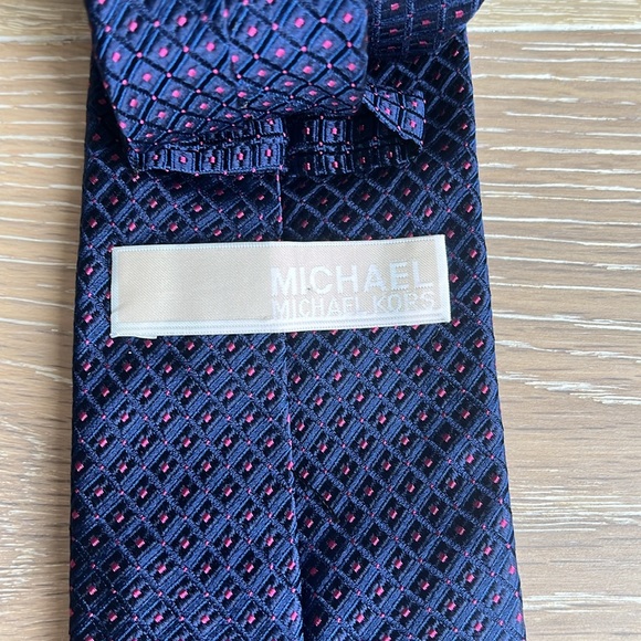 Navy Blue Diamond Print Tie - Picture 4 of 4